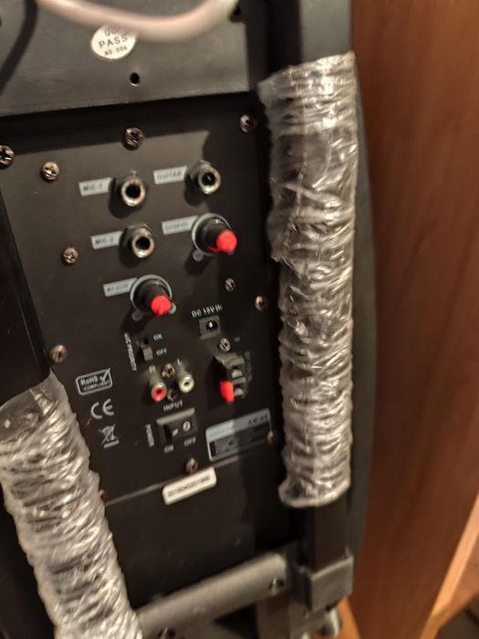 Vând boxa portabila Akai 50w