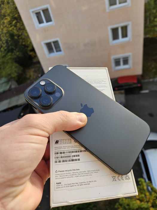 V/S iphone 16 pro max 256 gb