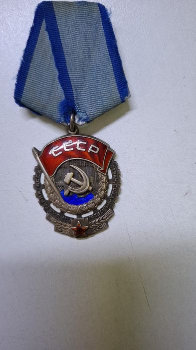 Продаётся,медали,значки со временем СССР