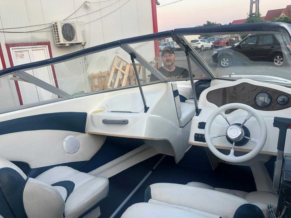 Barcă open completă de motor și peridoc