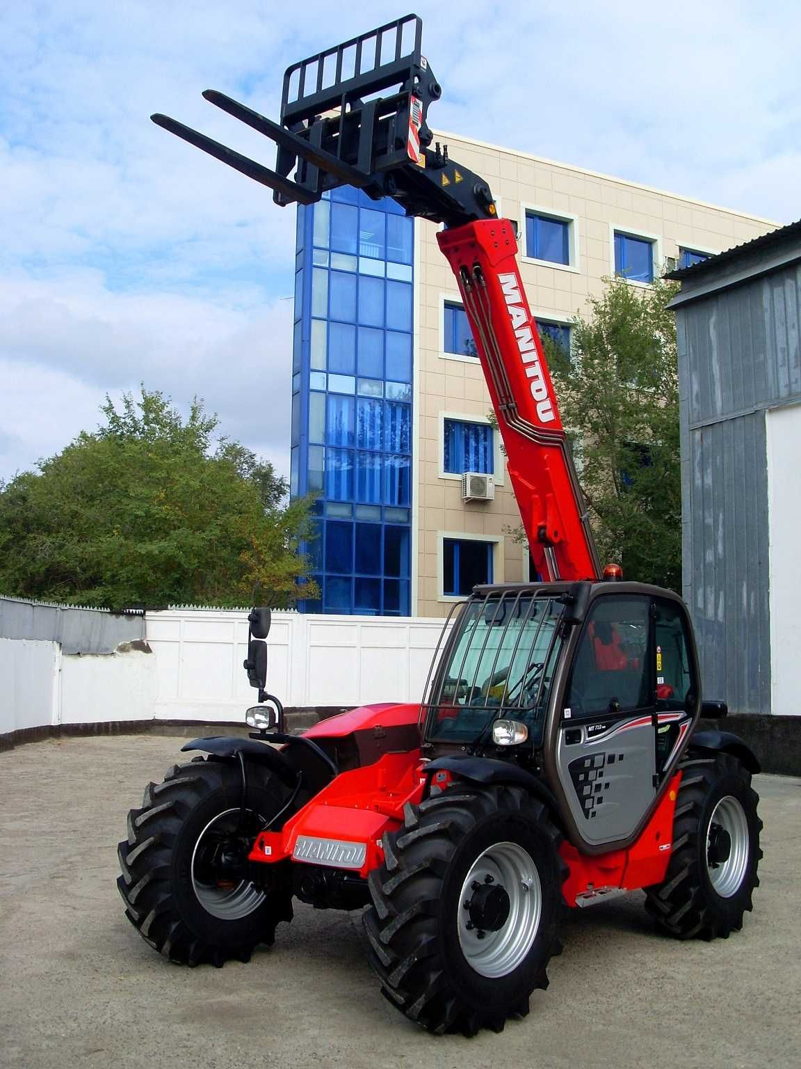 Погрузчик телескопический Manitou MT 732