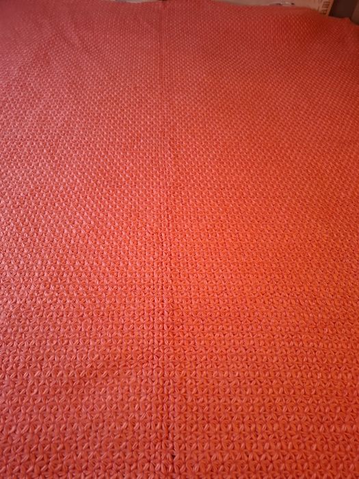 Плетена покривка за спалня