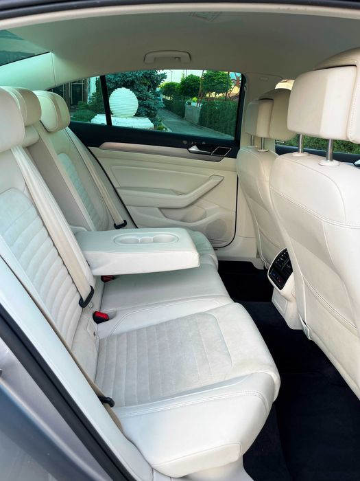 Volkswagen Passat ELEGANCE 2.0 TDI 2019 Cockpit DSG FULL OPTIONS