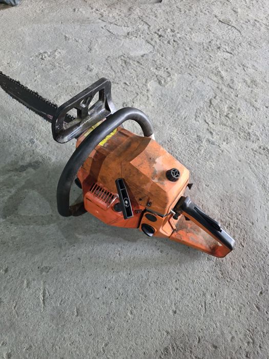 Бензопила сотилади