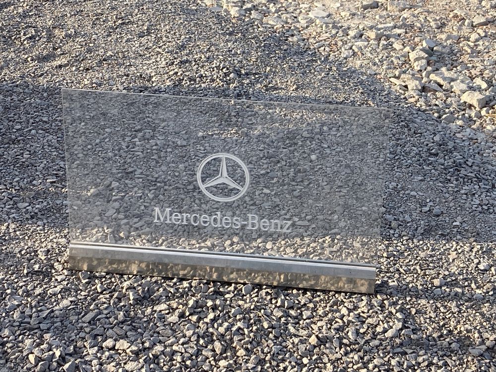 Рекламна светеща гравирана табела Mercedes Benz