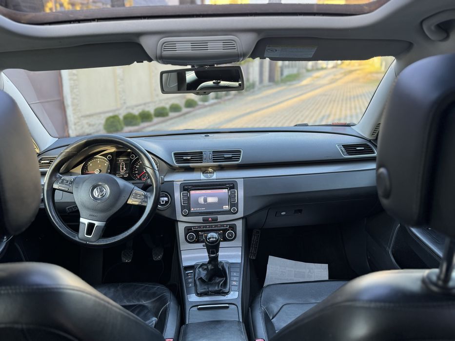Passat B7 2.0TDI Navi ~Xenon Panormaic full