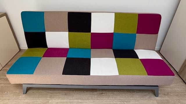 Canapea extensibila multicolora cu 3 locuri in stare impecabila
