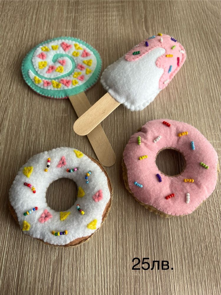 Ръчно правени играчки и украса