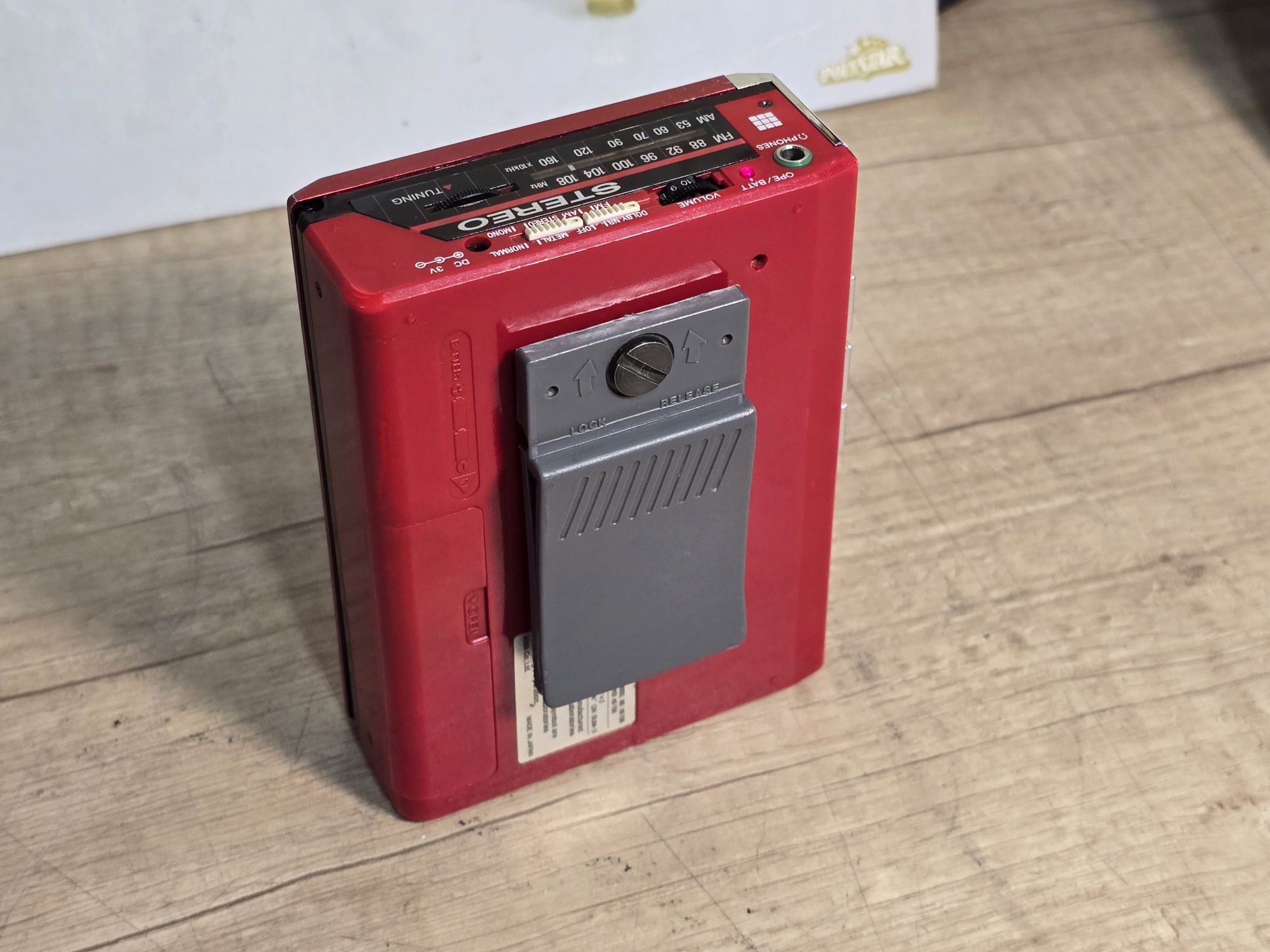 Walkman AIWA HS-T06, radio casetofon retro portabil, de colectie