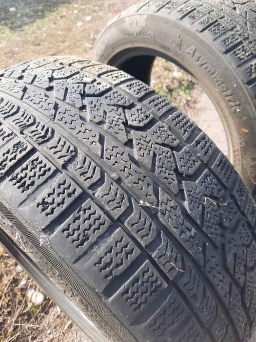 Резина зимняя.. Две резины