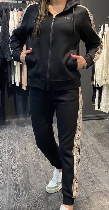 Дамски спортен екип