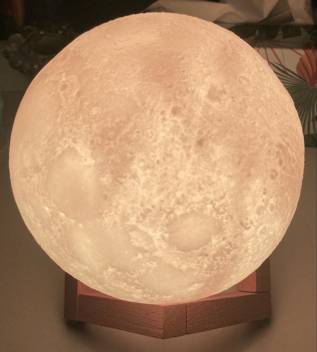 Lampă 3D Luna – RGB, cu suport din lemn