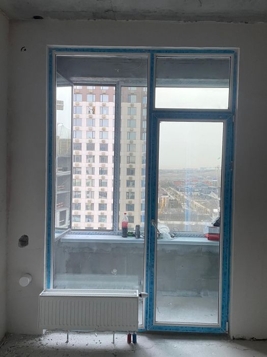 Пластиковые окна Veka с дверью на балкон