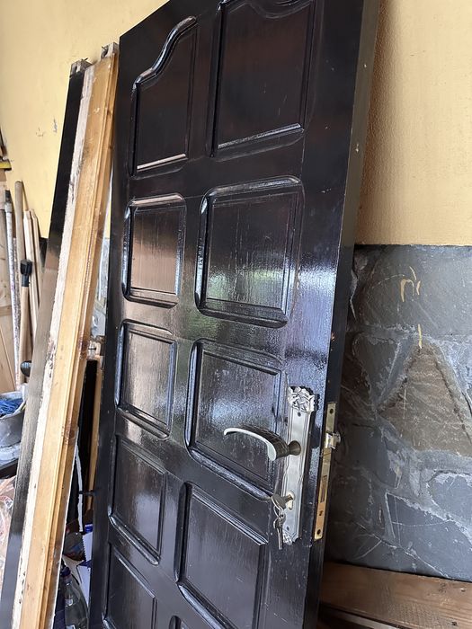 Ușă din stejar masiv, model cu panouri, lac lucios, stare excelentă