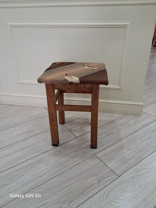 Бесплатно Табуретка деревянная продам.