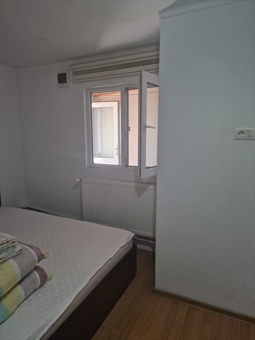 Închiriez garsoniera!