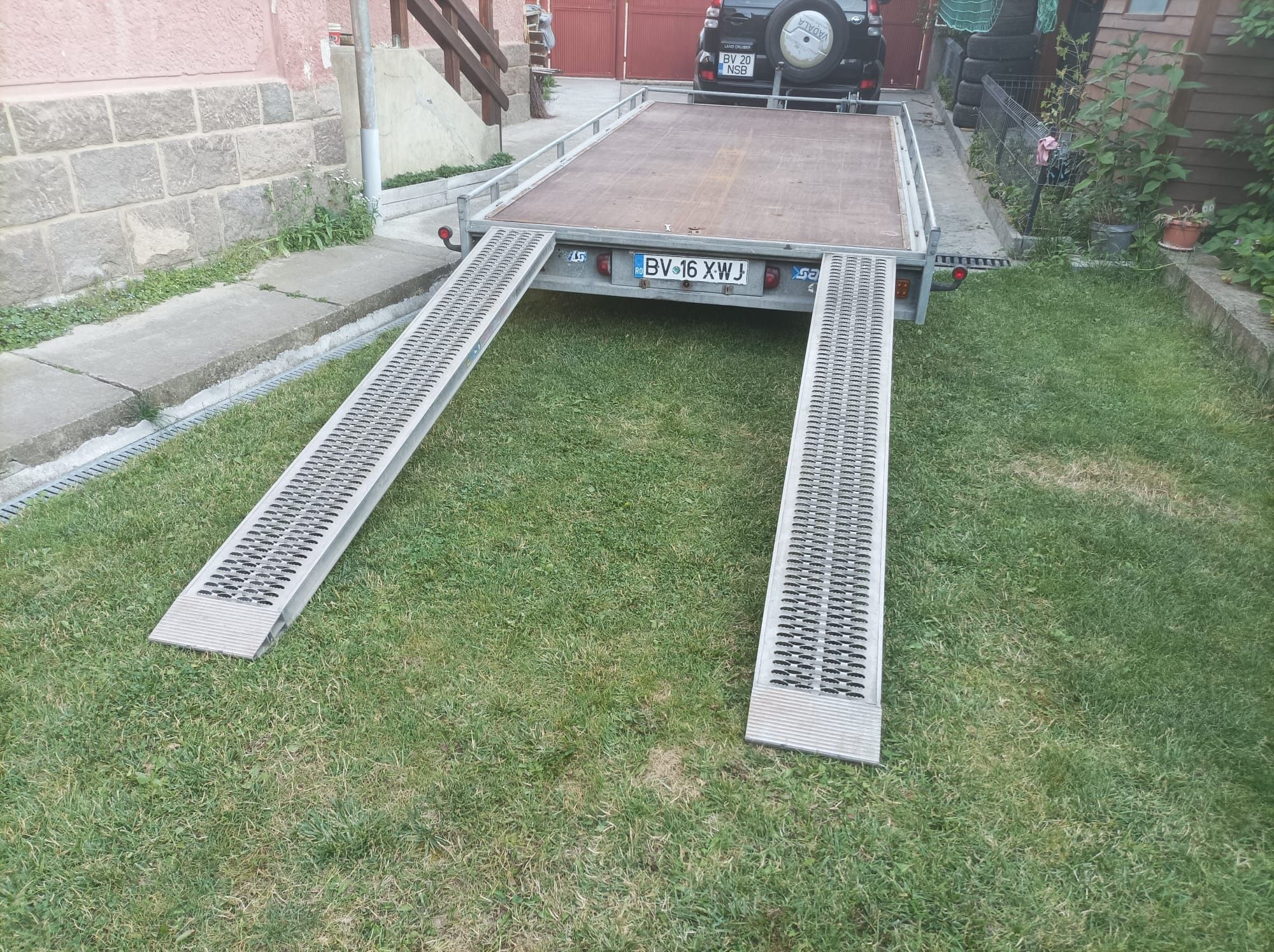 Vând platformă auto Saris 2700 kg