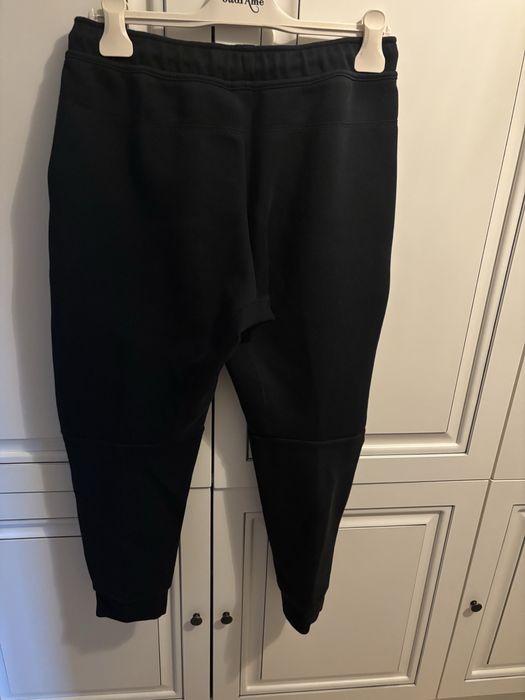 Pantaloni nike tech