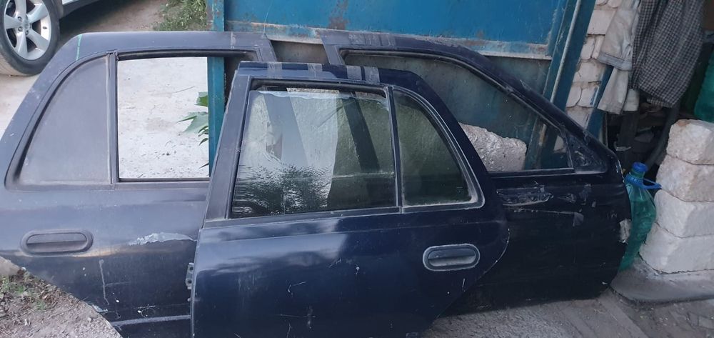 продам двери на ниссан сани