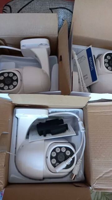 Продавам чисто нова в кутия PTZ въртяща моторизирана аналогова камера