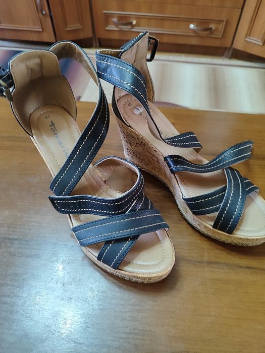 Босоножки женские