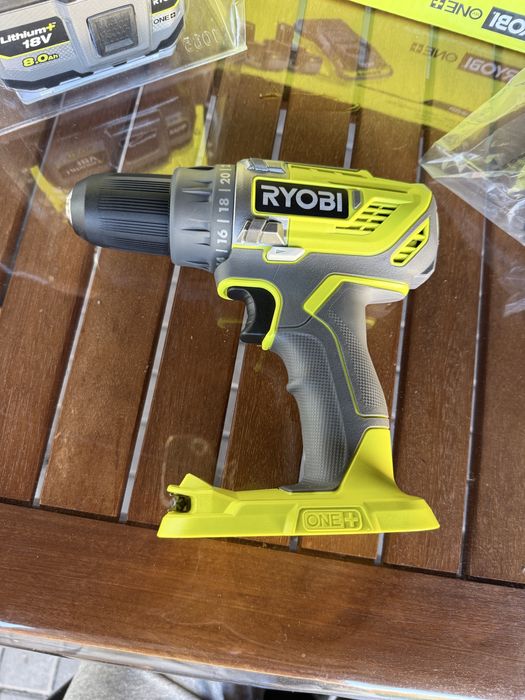 Ryobi  18V Masina de gaurit si insurubat