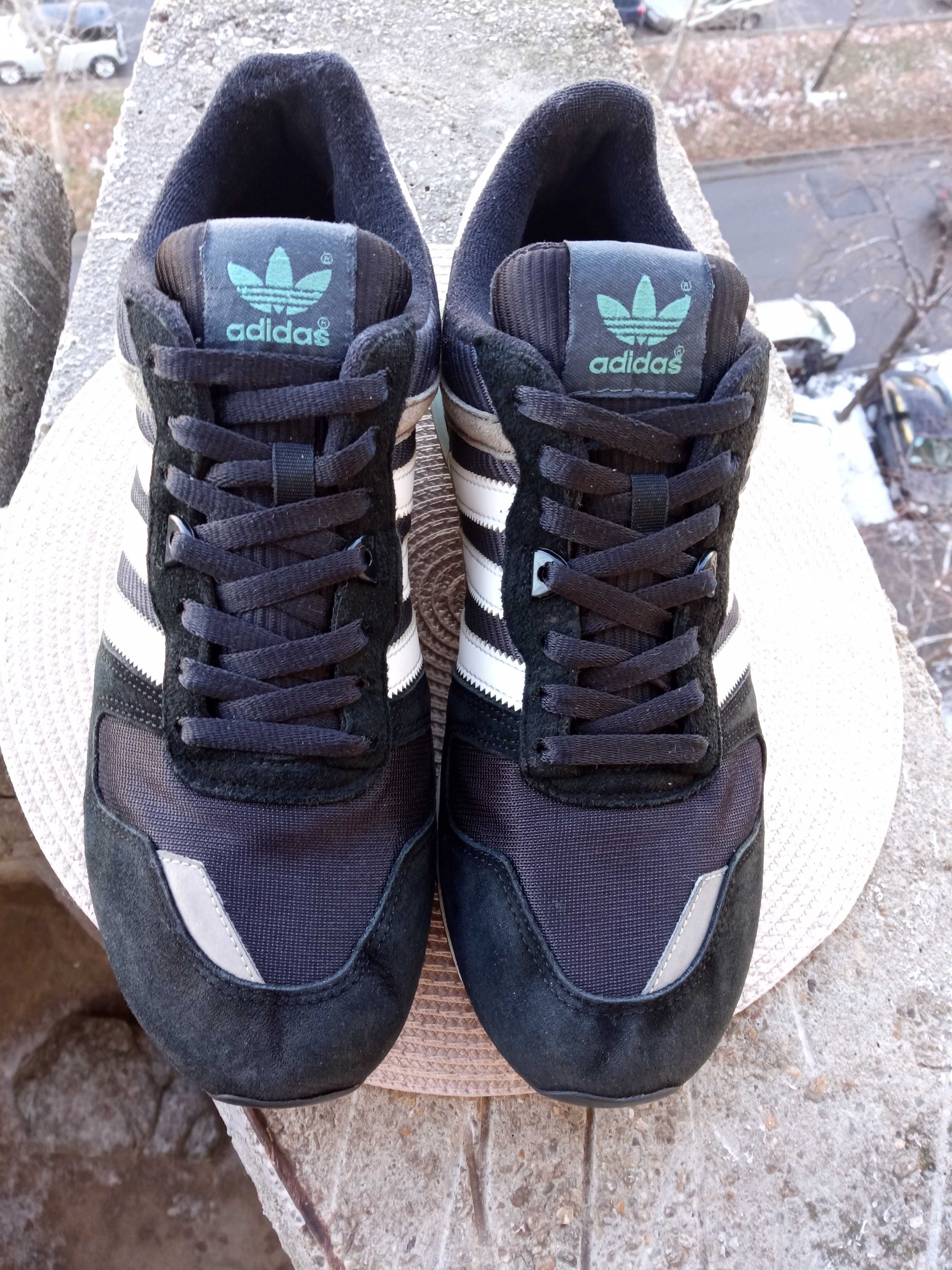 Pantofi sport Adidas ZX 700, marime 43 (27.6 cm)