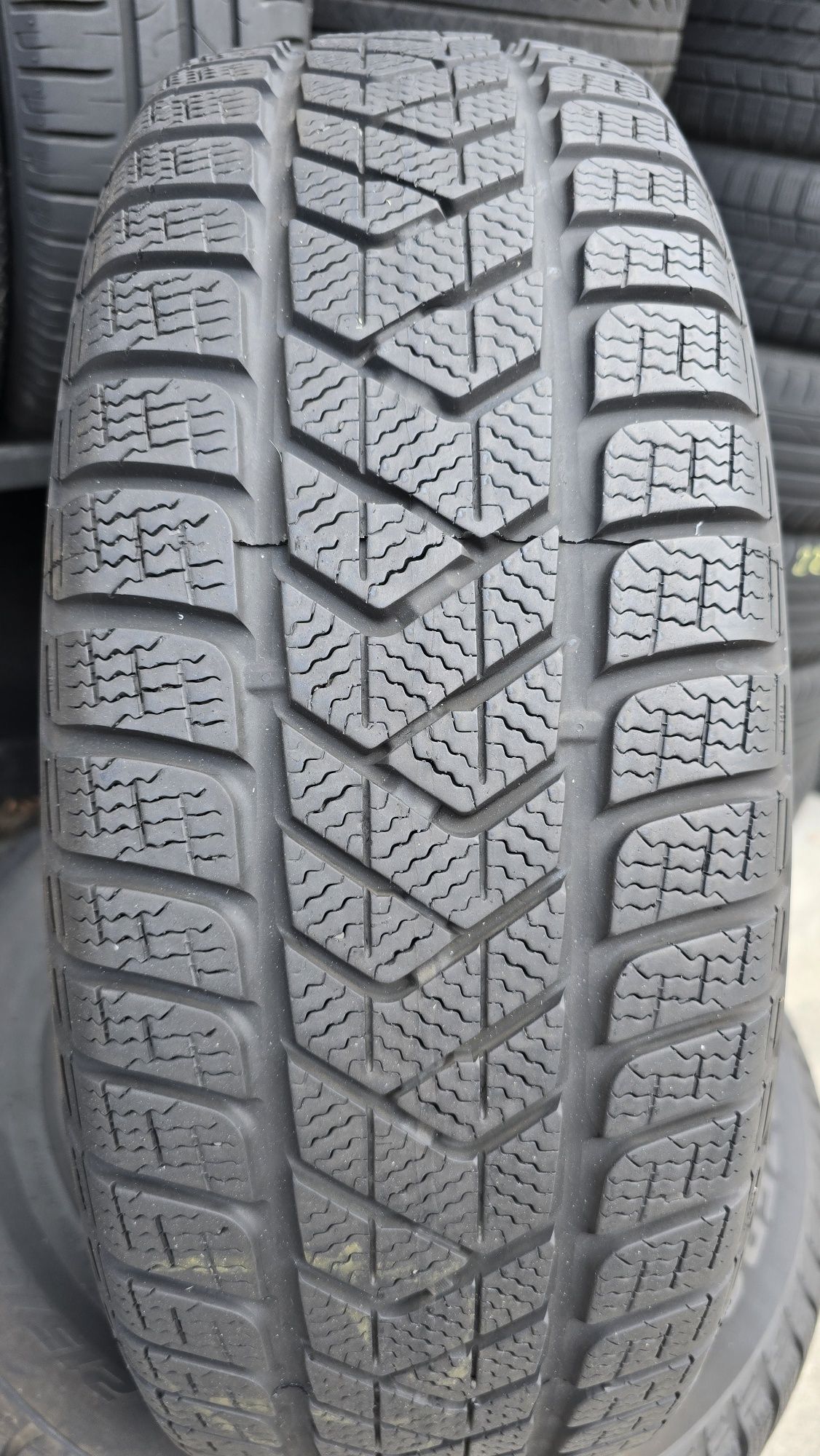 4 anvelope iarnă Pirelli 215/65/16