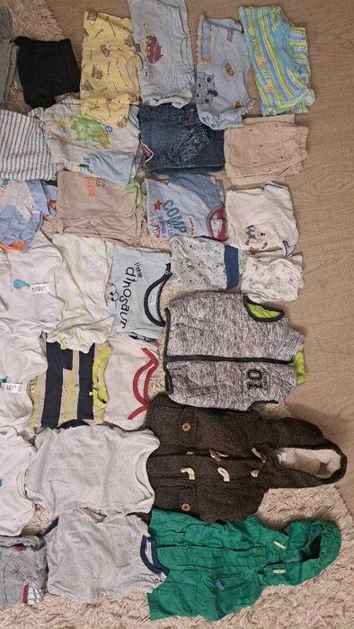 Hainute bebelusi 6 - 12 luni, 55 bucati,de la body la hanorac si multe
