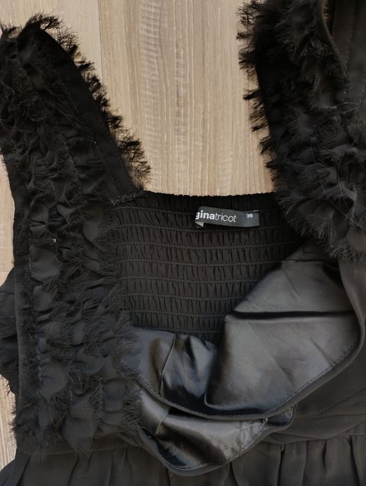 Елегантна черна рокля