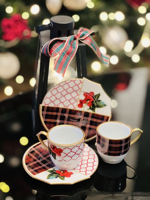 Коледен порцеланов сервиз от шест чаши и чинии