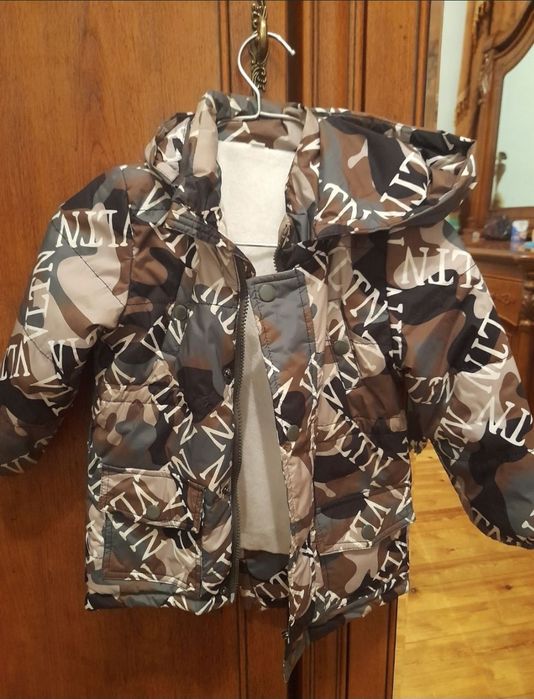 Осенняя тёплая куртка на мальчика.