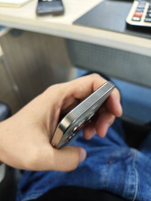 Продаю iphone 16 pro 256