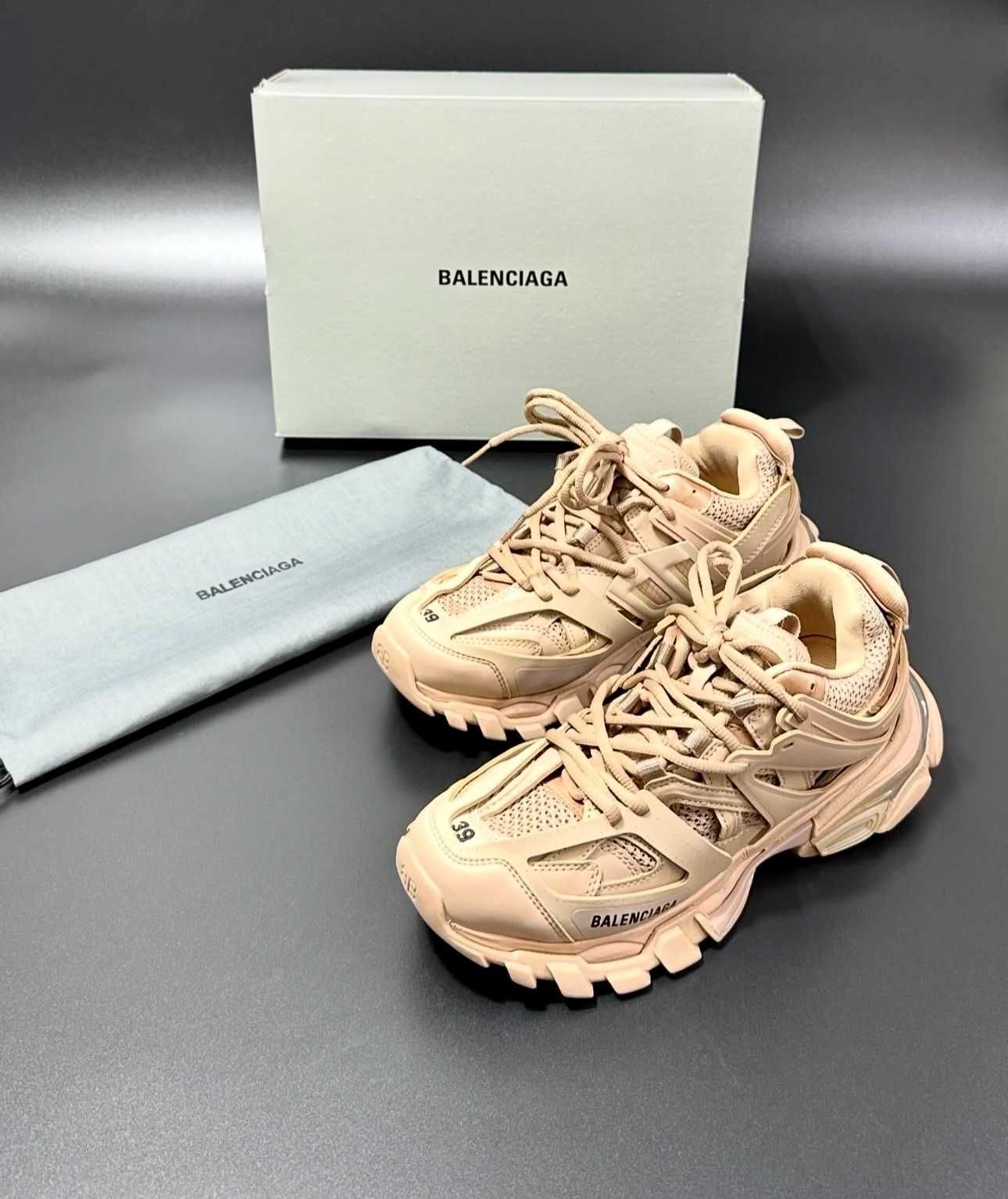 Balenciaga Track Бежов