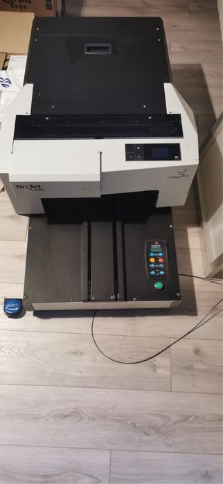 Imprimanta dtg  polyprint printează direct pe tricou