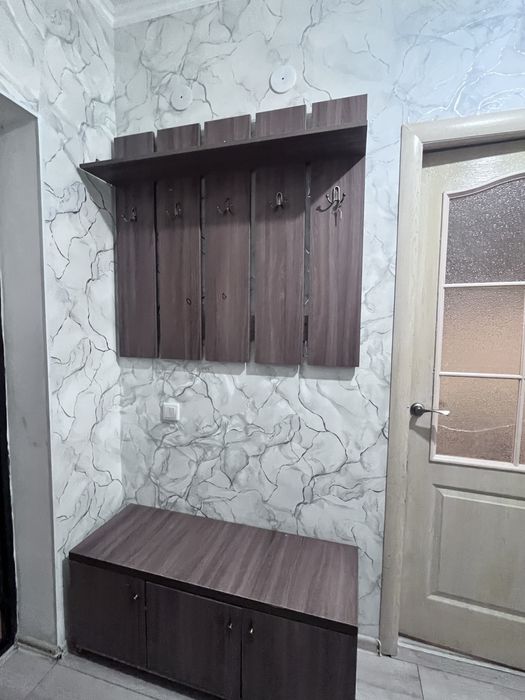 Прихожая (вешалка + тумба) в отличном состоянии