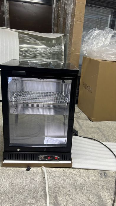 Vitrina frigorifica de tip minibar neagra  cu o usa