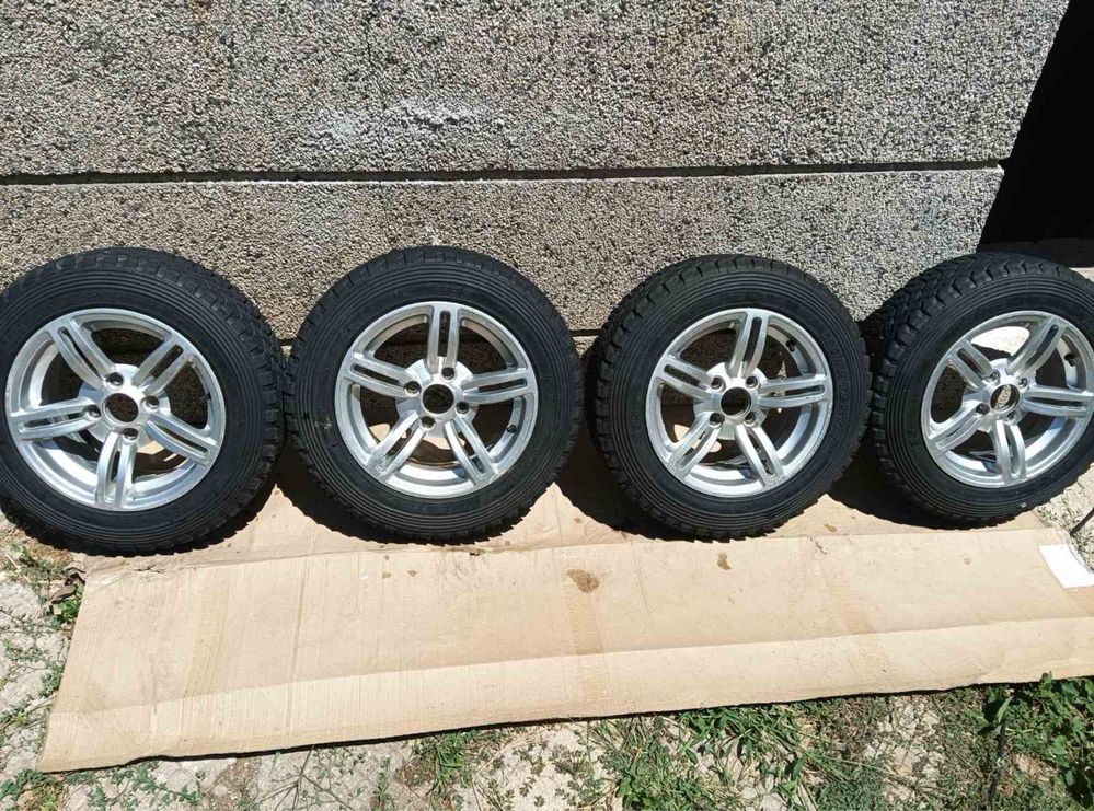Макадамови гуми с джанти