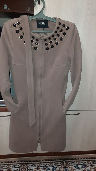 Продается женское демисезонное пальто