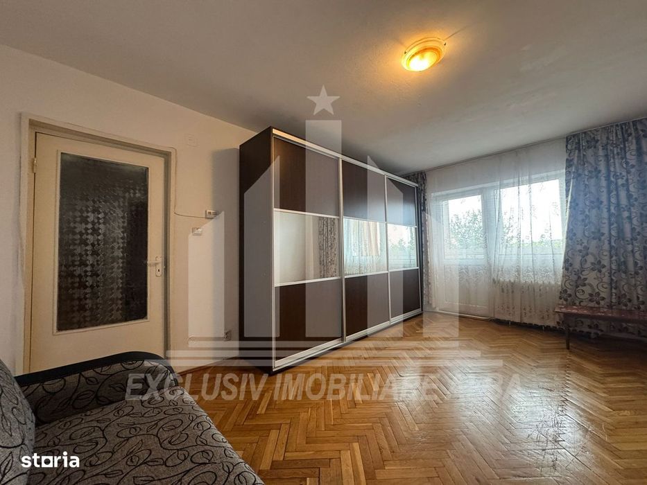 Apartament cu 2 camere decomandate, etaj intermediar, Cetate