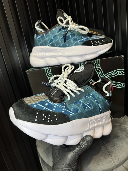 37-43 Versace Chain Reaction White Blue