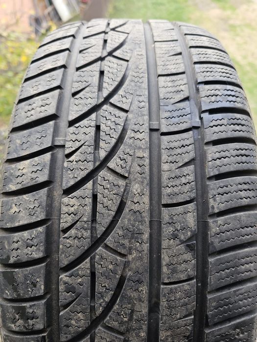 Vand 2 anvelope 225/40/18, 1buc 225/45/17 și 1buc 225/50/17