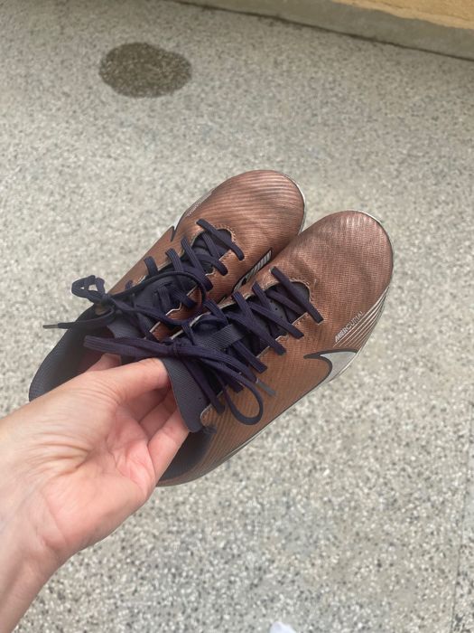 Nike маратонки за футбол