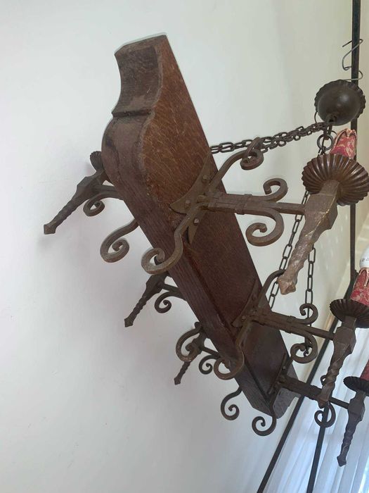 Candelabru din lemn masiv si fier forjat cu sase brate cabana