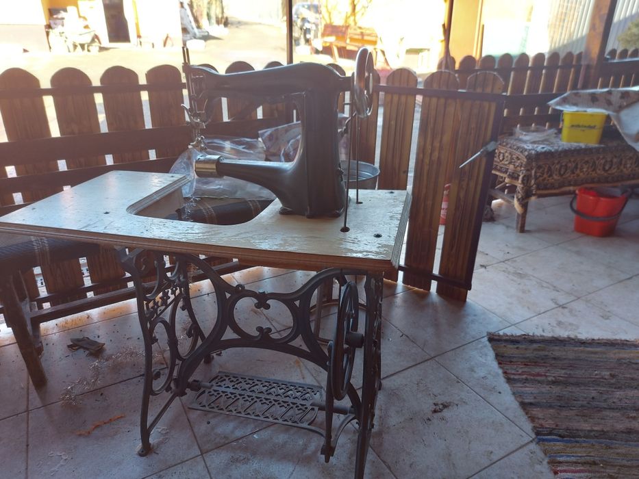 Masina de cusut piele