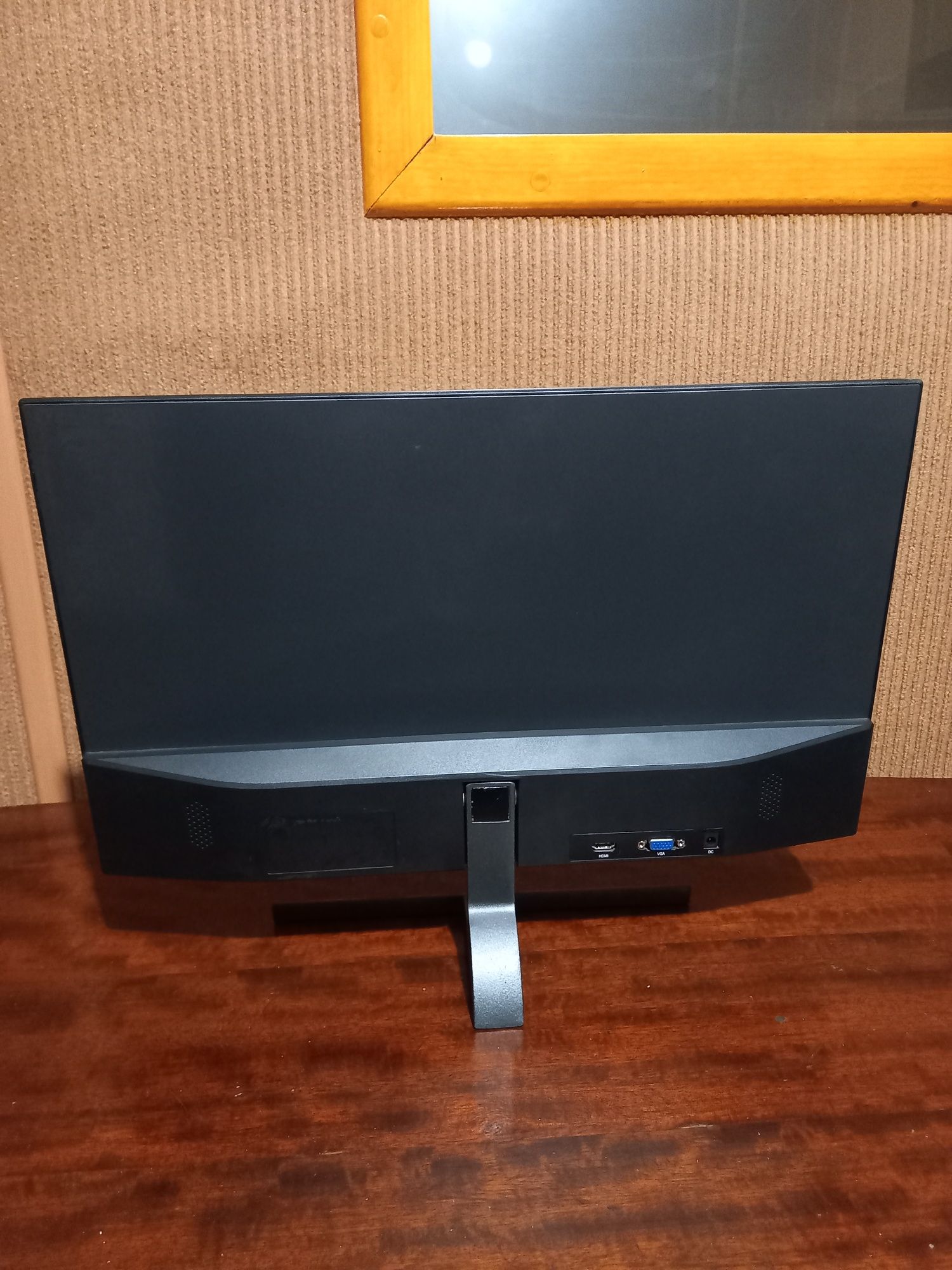 Artel 22" без рамочный монитор
