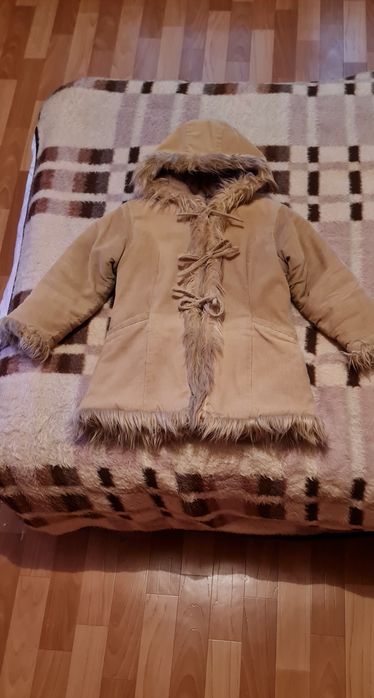 Продам пальто на девочку