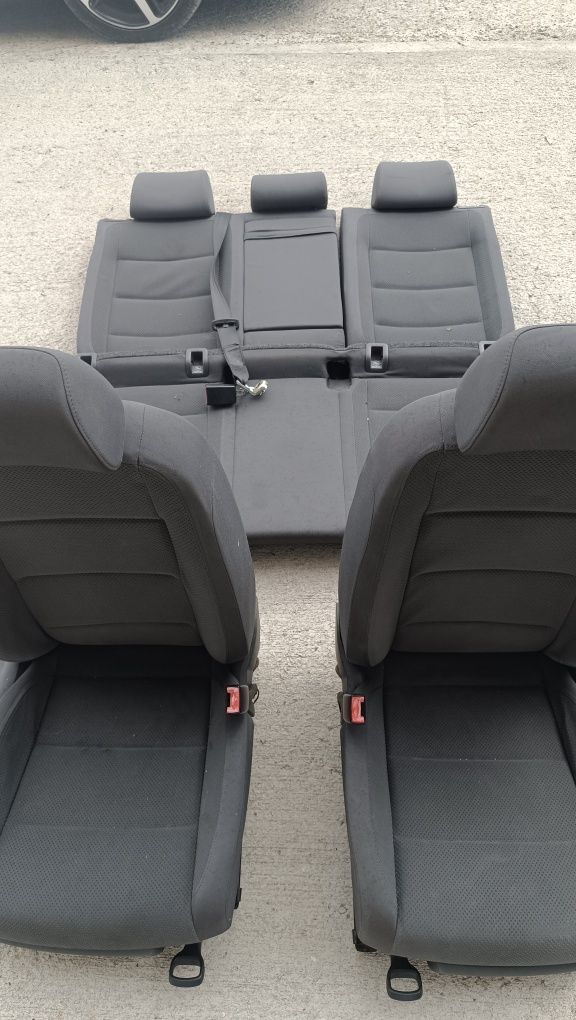 • Продавам сив платен салон с чекмеджета за голф 5 и кожен GTI salon