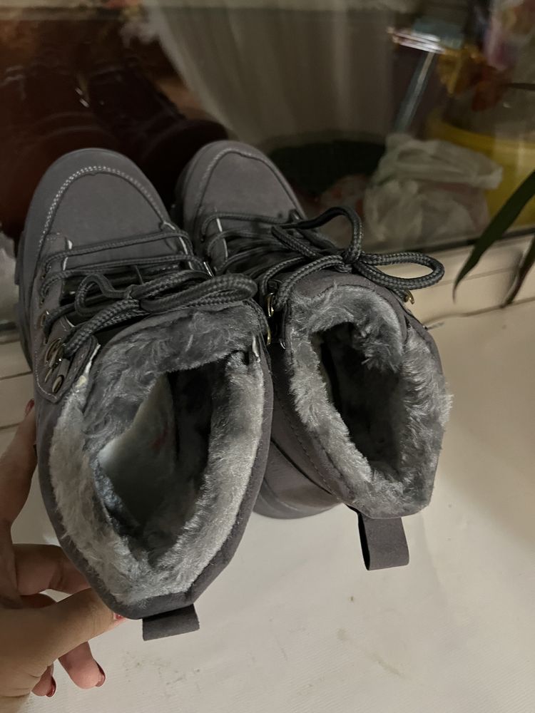 Новые зимние ботинки 36-37 размер зимняя обувь