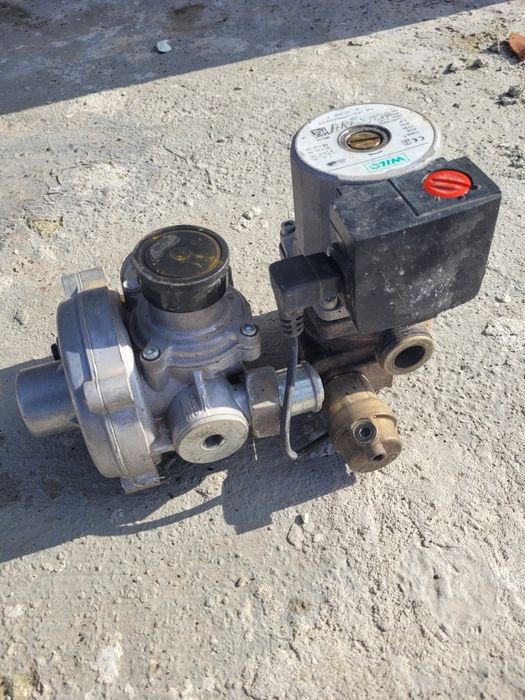 Pompă centrala Ariston și reductor gaz